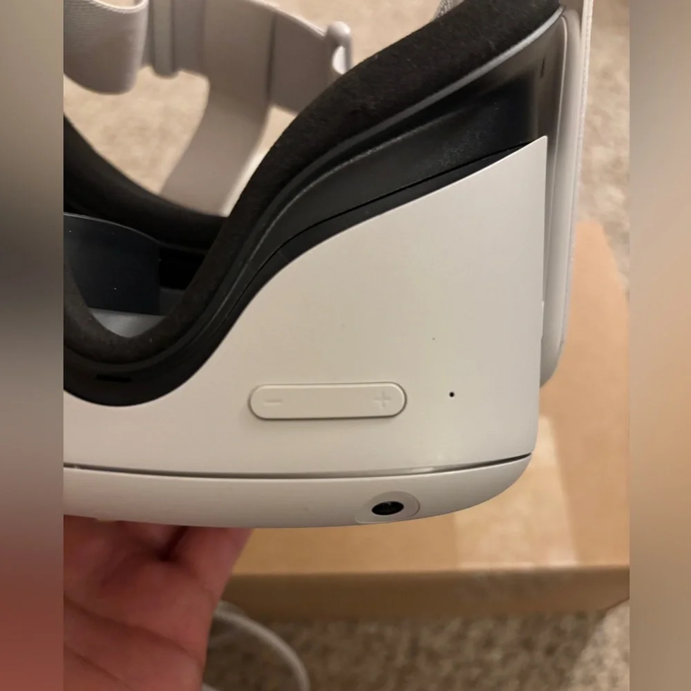 META QUEST 2 IMMERSIVE ALL IN ONE VIRTUAL REALITY HEADSET